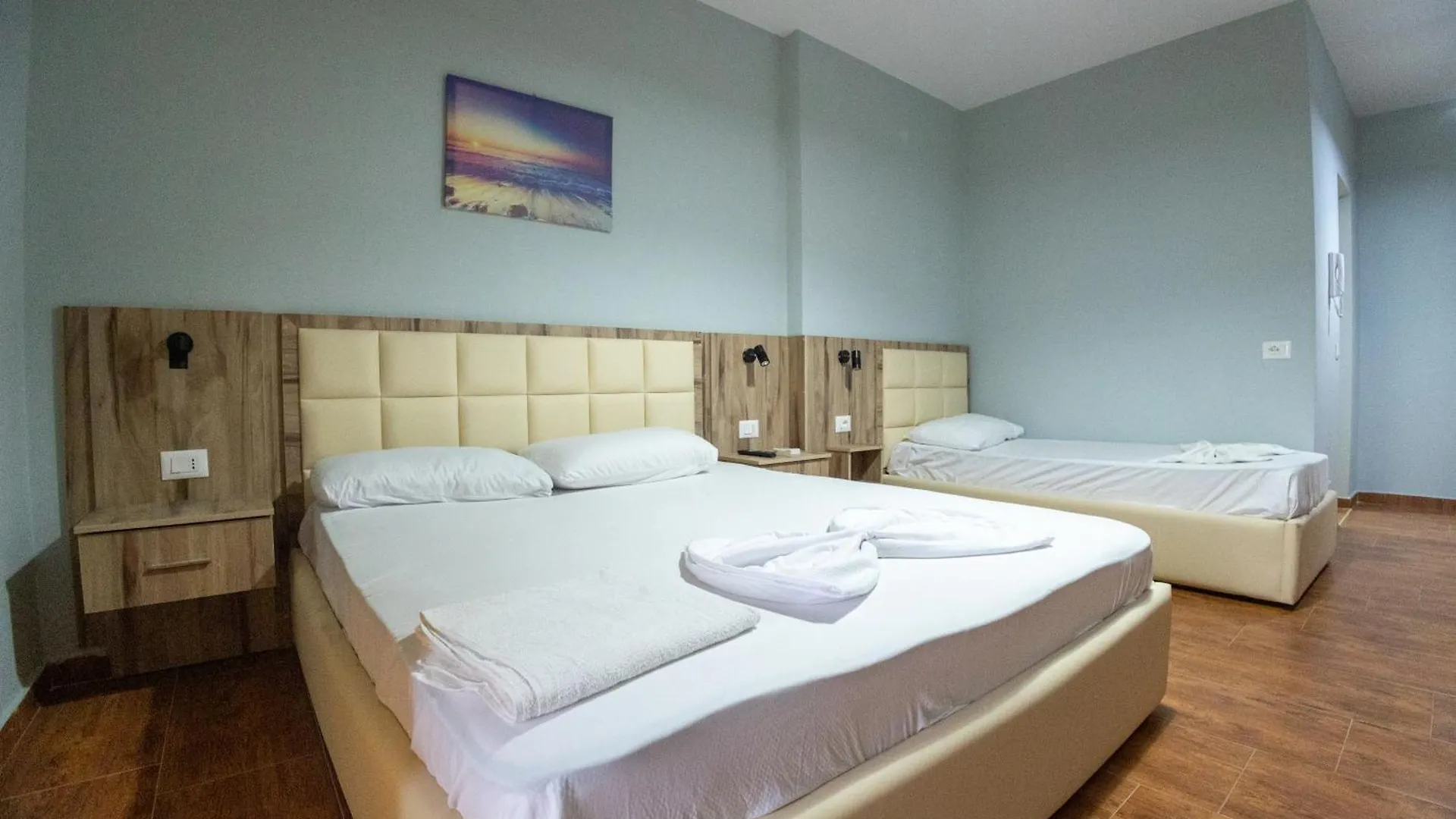 Klebrido Hotel And Restaurant Durres 3*,