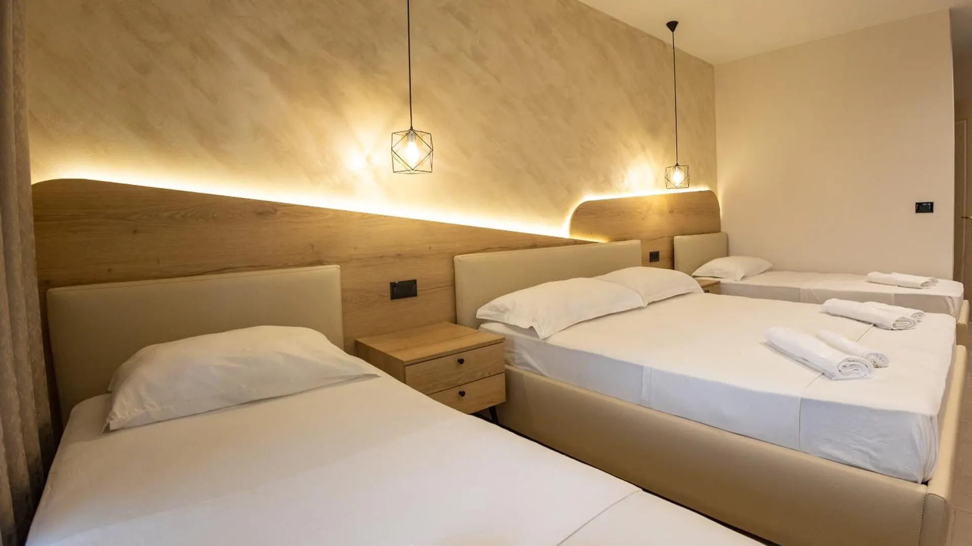 Klebrido Hotel And Restaurant Durres 3*,