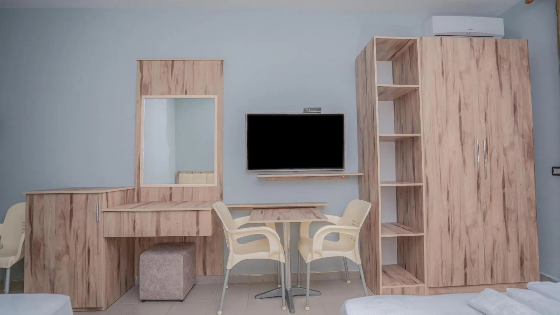 Klebrido Hotel And Restaurant Durres 3*,  Albania